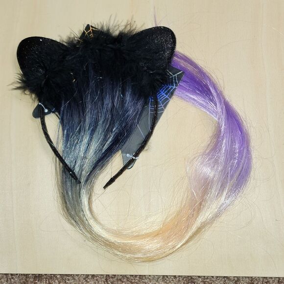 2 headbands, 2 Cat Ears, 1 has hair extensions, the Noir 1 has Unicorn point. - Picture 2 of 5